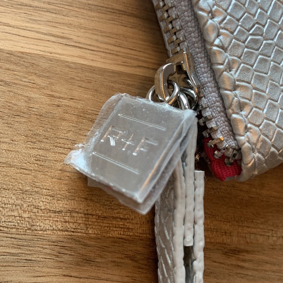 NWT! Rodan + Fields Makeup/Toiletries Case - Picture 3 of 6